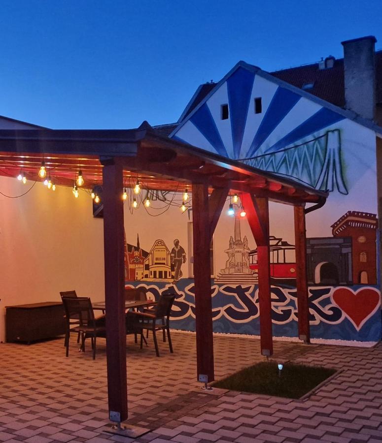 Design Apartments Red Blue Osijek Exterior foto