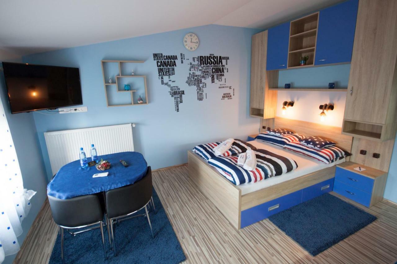 Design Apartments Red Blue Osijek Exterior foto