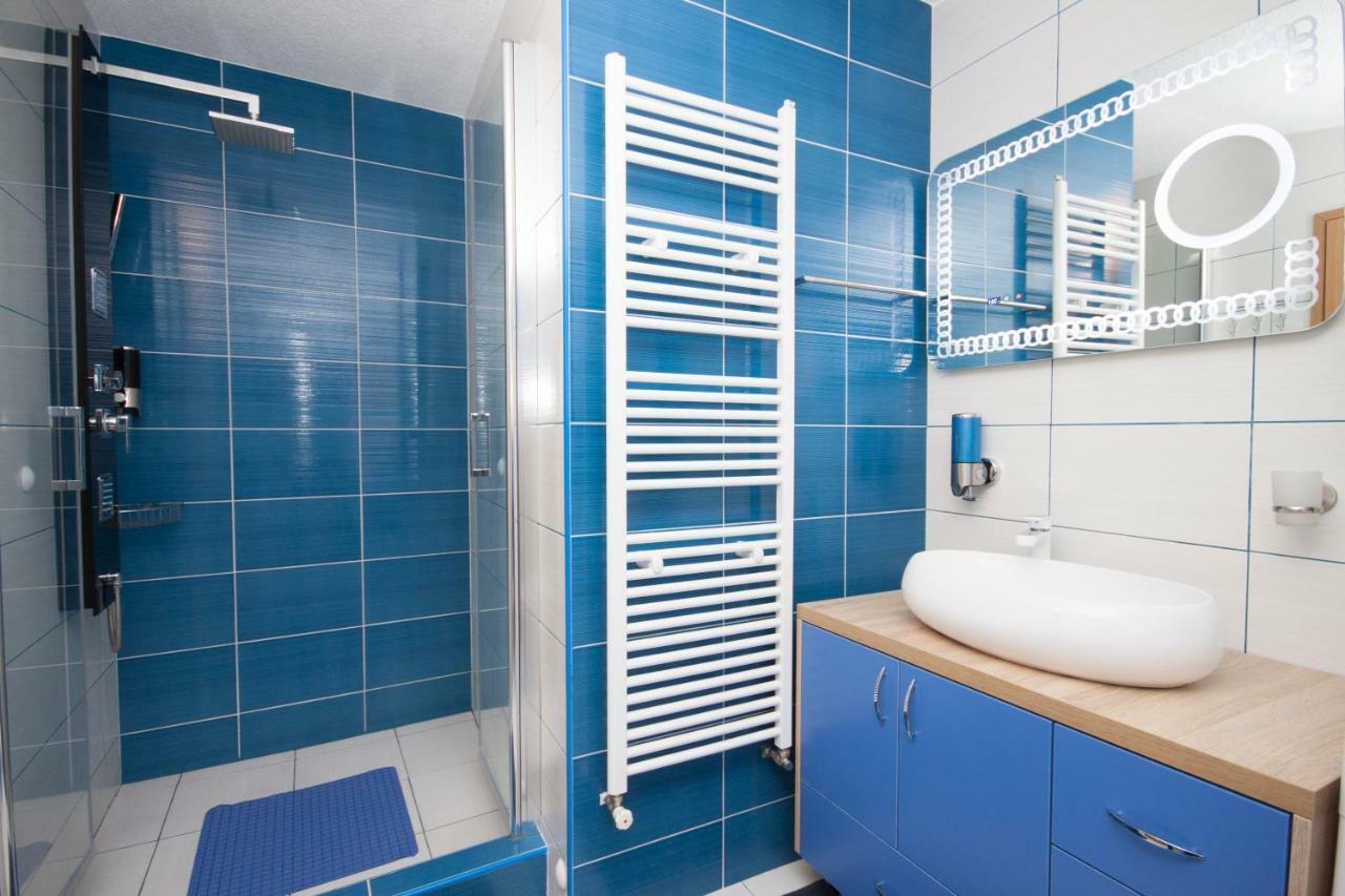 Design Apartments Red Blue Osijek Exterior foto